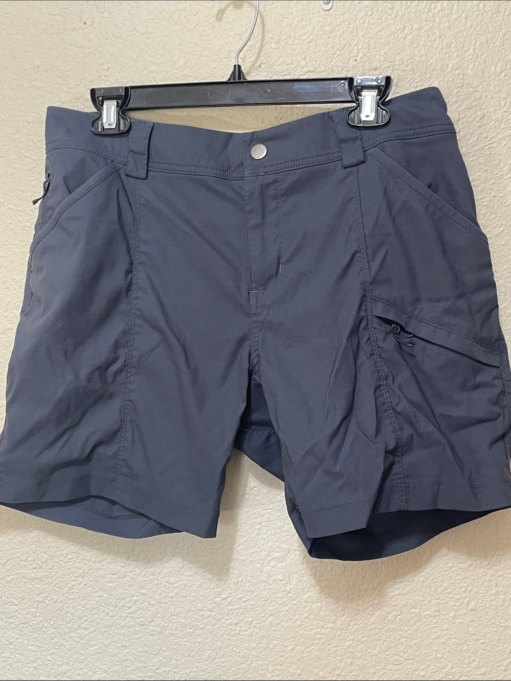 Duluth Trading Co. Men's Gray Hybrid Shorts.